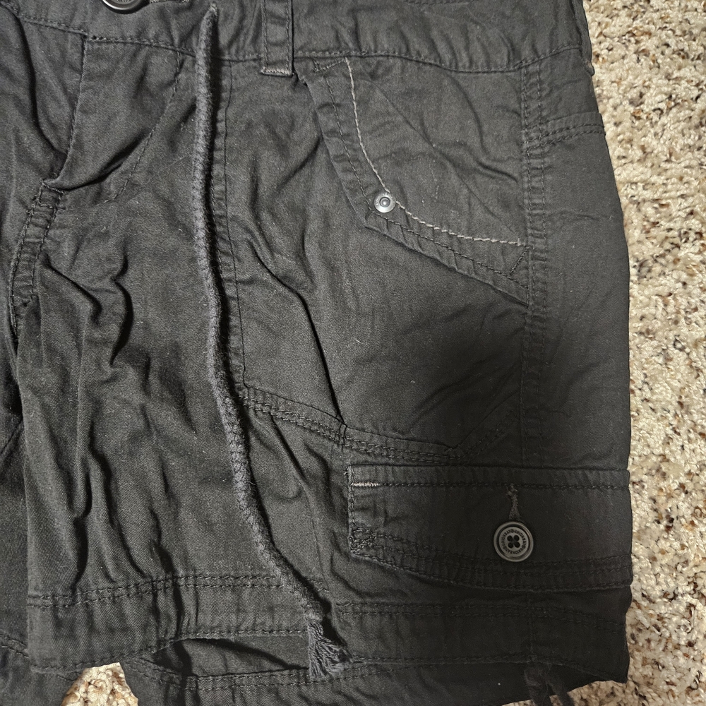 UNIONBAY Black Women's Cargo Shorts - Picture 3 of 8